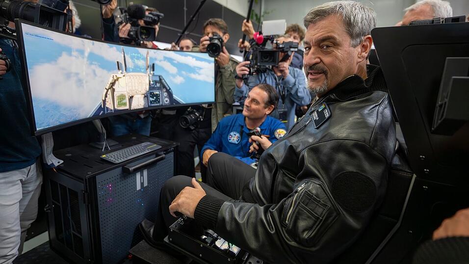 Markus Söder will, dass auch die bayerische Polizei Drohnen abschießen darf. (Archivbild)