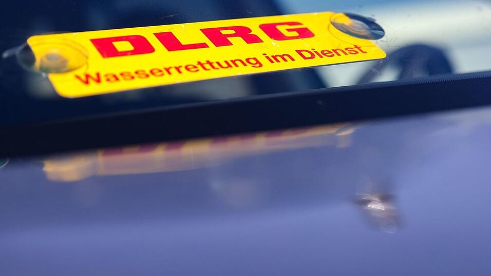 Im Kampf gegen das Ertrinken fordert die DLRG mehr Aufklärung der Bevölkerung. (Symbolbild) Im Kampf gegen das Ertrinken fordert die DLRG mehr Aufklärung der Bevölkerung. (Symbolbild)