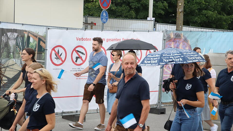 Am Freitag startete das Landauer Volksfest.