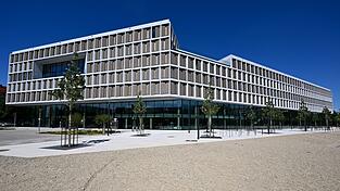 Im Juli sollen die ersten Verhandlungen stattfinden. Im Juli sollen die ersten Verhandlungen stattfinden.