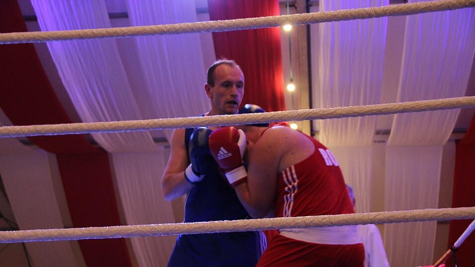 Im Lechner-Festzelt hie&szlig; es am Sonntag wieder 'Let&acute;s get ready to rumble'.