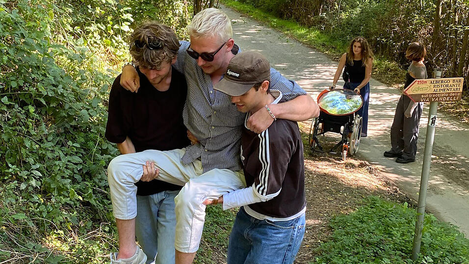 Manchmal muss Matthias noch auf seine Freunde vertrauen.