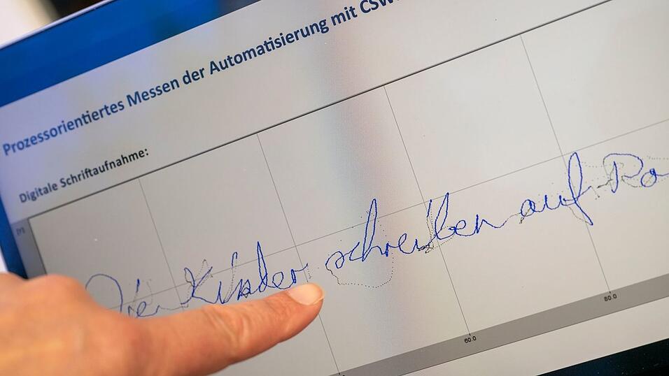 Die Stifte von Kindern, die Schreibschrift schreiben, legen in der Luft oft sehr viel längere Wege zurück als die Stifte von Druckschrift schreibenden Kindern (Archivbild). Die Stifte von Kindern, die Schreibschrift schreiben, legen in der Luft oft sehr viel längere Wege zurück als die Stifte von Druckschrift schreibenden Kindern (Archivbild).