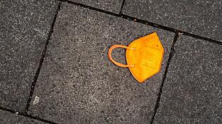 'Zum ersten Mal seit mehr als drei Jahren gelten dann keinerlei allgemein verpflichtende Schutzmaßnahmen mehr, weder nach Landesrecht noch nach Bundesrecht', erläuterte Bayerns Gesundheitsminister. (Symbolbild)