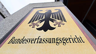 Das Bundesverfassungsgericht beanstandet die milliardenschweren Staatsanleihenk&auml;ufe der Europ&auml;ischen Zentralbank.