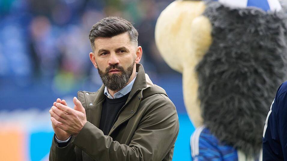 Schalkes Trainer Miron Muslic muss möglicherweise auf Torhüter Karius verzichten. (Archivbild) Schalkes Trainer Miron Muslic muss möglicherweise auf Torhüter Karius verzichten. (Archivbild)