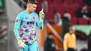 Finn Dahmen stellt für den FC Augsburg einen Rekord auf. Finn Dahmen stellt für den FC Augsburg einen Rekord auf.