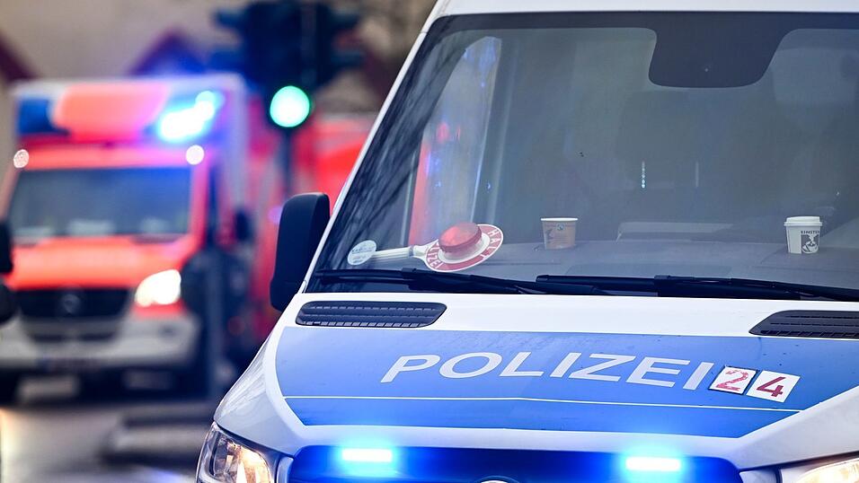 Der Notarzt konnte nur noch den Tod feststellen, die Polizei hatte rasch einen Verdacht. (Symbolbild) Der Notarzt konnte nur noch den Tod feststellen, die Polizei hatte rasch einen Verdacht. (Symbolbild)