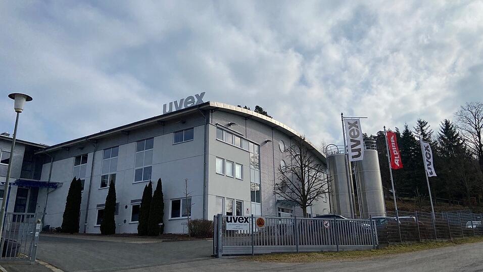 Die Schließung des Uvex-Werks in Nýrsko wirke sich nach Auskunft von Uvex Group nicht auf die Niederlassung in Lederdorn (Bild) aus. Die Schließung des Uvex-Werks in Nýrsko wirke sich nach Auskunft von Uvex Group nicht auf die Niederlassung in Lederdorn (Bild) aus.