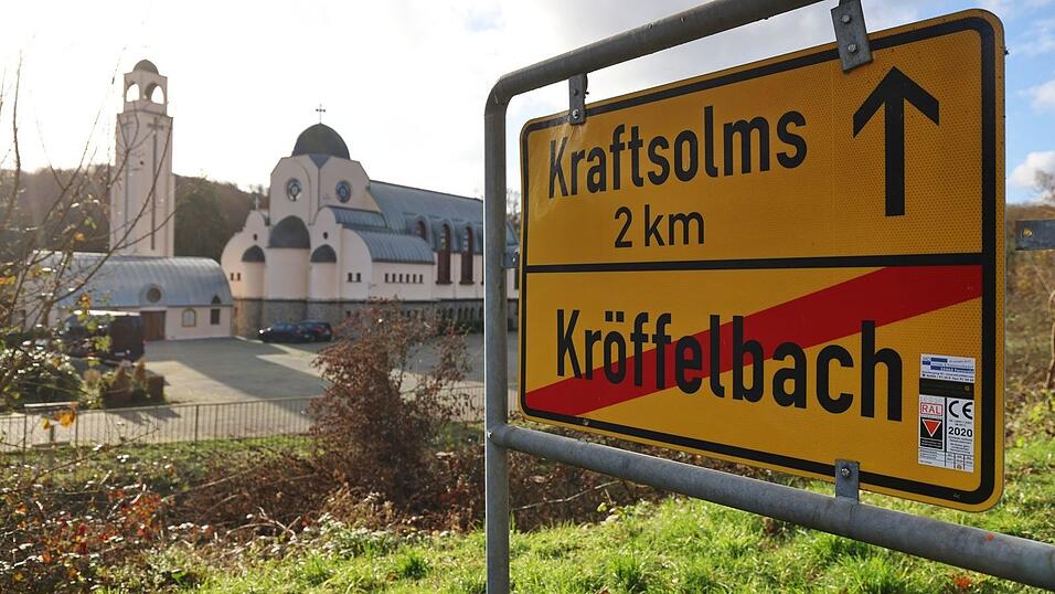 Nach der Sichtung eines silbernen Autos hofft die Polizei nun auf Zeugenhinweise. (Archivbild) Nach der Sichtung eines silbernen Autos hofft die Polizei nun auf Zeugenhinweise. (Archivbild)