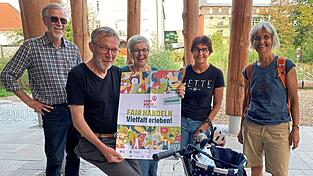 Die Mitglieder Steuerungsgruppe Fairtrade-Stadt hoffen, viele Menschen während der Fairen Woche von 12. bis 26. September für den Fairen Handel begeistern zu können (v.l.): Klaus Kobler, Bernhard Suttner (Sprecher der Steuerungsgruppe des Landkreises), Maria Stauber, Sprecherin der Steuerungsgruppe der Stadt, Raphaela Wild und Klaudia Gröger.