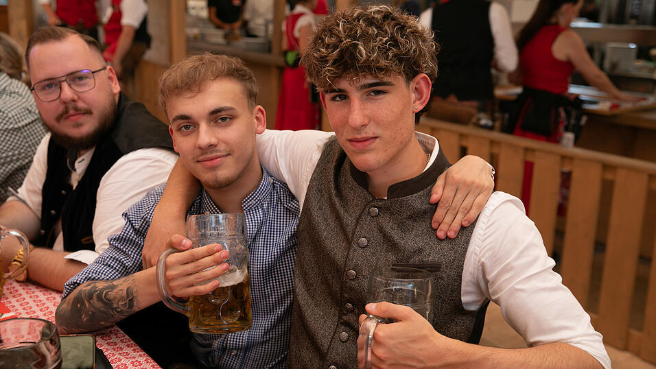 Die Partybilder vom Dienstag, 12. August, aus dem Festzelt Greindl. Die Partybilder vom Dienstag, 12. August, aus dem Festzelt Greindl.
