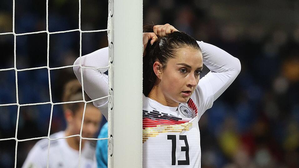 Unsere Nummer 13: Mittelfeldspielerin Sara Däbritz / Olympique Lyon / 86 Länderspiele / 17 Tore Unsere Nummer 13: Mittelfeldspielerin Sara Däbritz / Olympique Lyon / 86 Länderspiele / 17 Tore