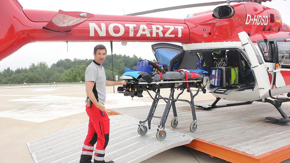 Mit dieser Trage müssen Rettungsassistenten und Ärzte ihre Patienten nicht tragen und der Transport ist auch für den Patienten angenehmer.