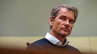 Der frühere Nationalspieler Jens Lehmann will laut einem Medienbericht bei 1860 München einsteigen.