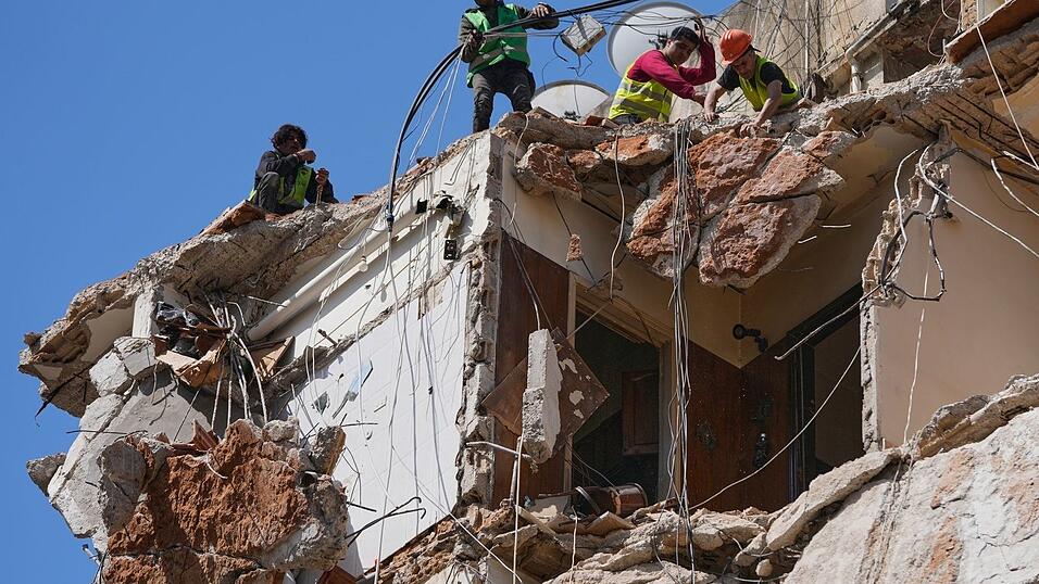 Die K&auml;mpfe im Libanon gehen weiter, Gespr&auml;che zwischen Israel und der dortigen F&uuml;hrung sollen nun aber starten.