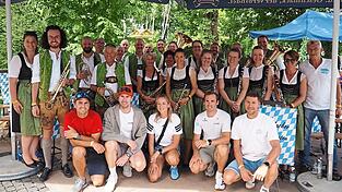 Die Reisbacher Musikanten spielten für die Spitzensportler.