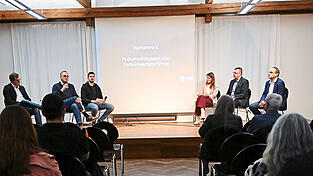 Die Zuschauer verfolgten die Gespr&auml;che.