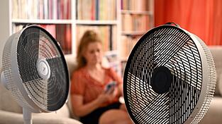 Ventilatoren sind zurzeit auch in Regensburger Wohnungen ein zentraler Baustein, um der Hitze zu begegnen. Dennoch k&uuml;hlten zuletzt viele H&auml;user nachts kaum noch ab.