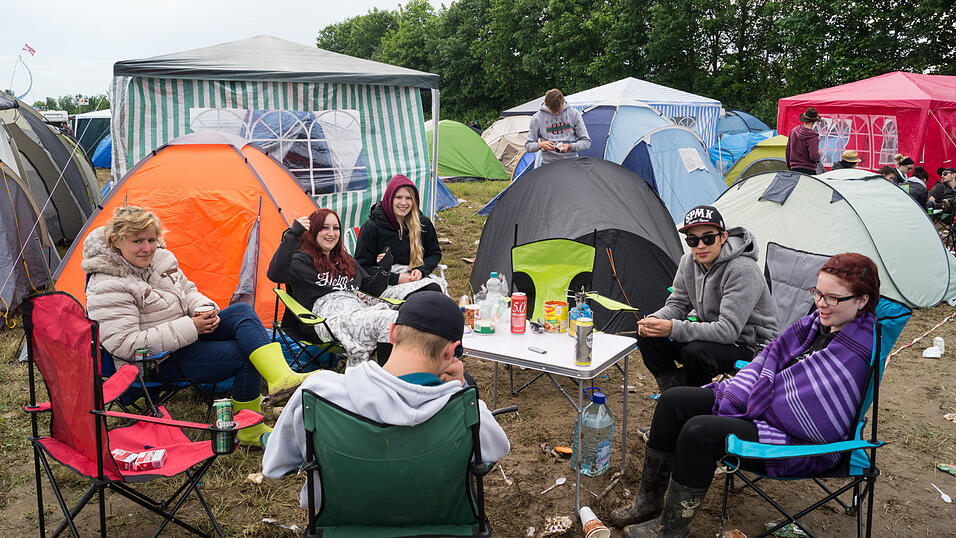 Mal mehr und mal weniger ausgewogen: Frühstück am Pfingst-Open-Air. Aufgenommen am Samstag von Regina Hölzel Mal mehr und mal weniger ausgewogen: Frühstück am Pfingst-Open-Air. Aufgenommen am Samstag von Regina Hölzel