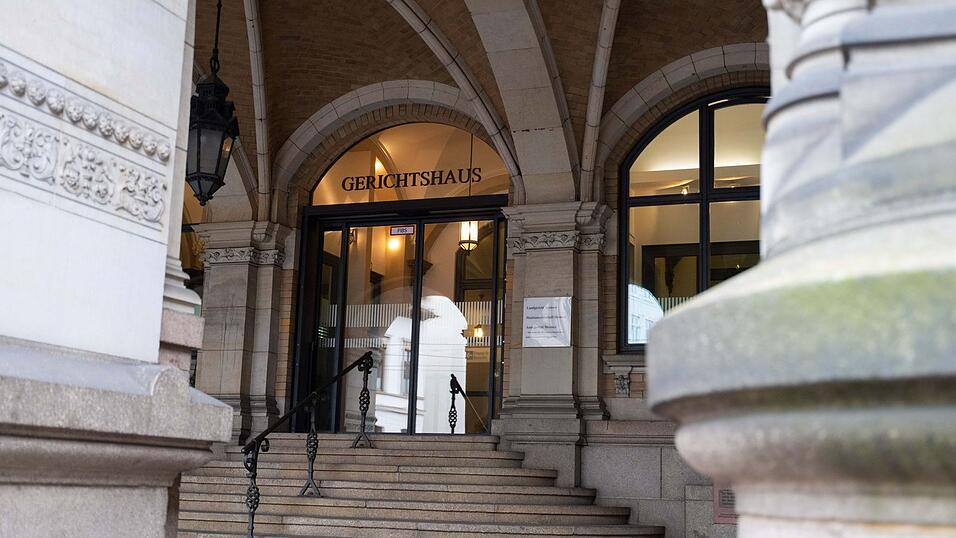 Ein Mann soll jahrelang seine Familie gequ&auml;lt haben und steht deshalb ab Mitte Januar vor Gericht. (Archivbild)