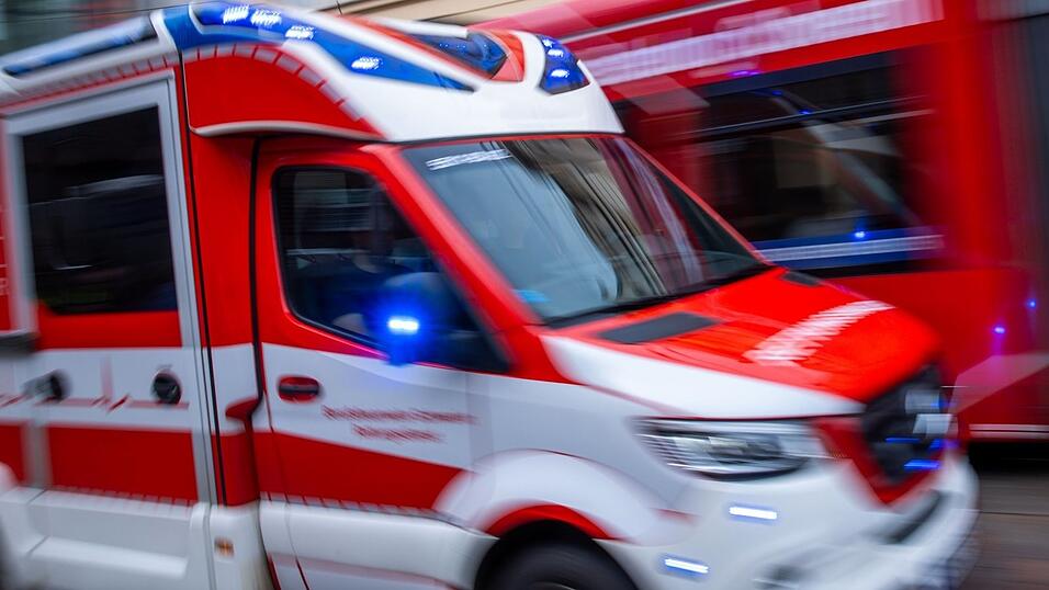 Die Radfahrerin wurde in ein Landshuter Krankenhaus gebracht. (Symbolbild)