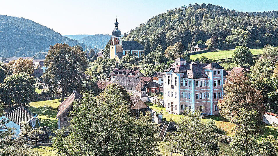 Das Schloss Dietldorf wurde von 1701 bis 1706 im Stil der italienischen Sp&auml;trenaissance erbaut.