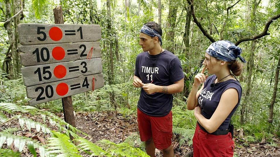 Bei der Schatzsuche stehen Alessia Herren und Timur Ülker vor einer kniffligen Herausforderung. Bei der Schatzsuche stehen Alessia Herren und Timur Ülker vor einer kniffligen Herausforderung.