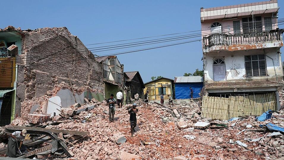 Unz&auml;hlige H&auml;user st&uuml;rzten bei dem Erdbeben der St&auml;rke 7,7 ein. (Archivbild)