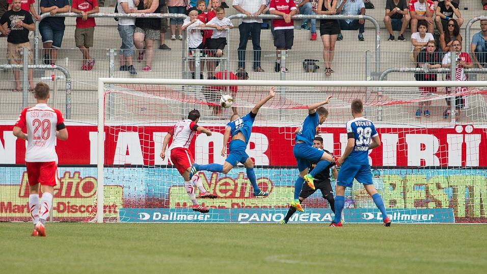Der SSV Jahn spielt im letzten Test gegen Zweitligist VfL Bochum 2:2. Der SSV Jahn spielt im letzten Test gegen Zweitligist VfL Bochum 2:2.
