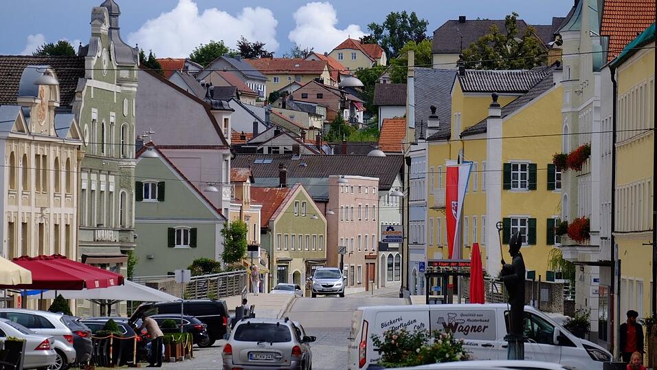 Die Vilsbiburger Innenstadt ist derzeit das Thema vieler Überlegungen zu einer neuen Belebung. Die Vilsbiburger Innenstadt ist derzeit das Thema vieler Überlegungen zu einer neuen Belebung.