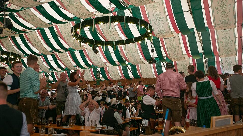 Die Partybilder vom Freitag, 12. August 2022, aus dem Festzelt Weckmann.