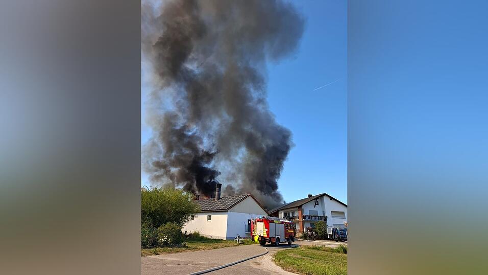 In Beutelhausen brennt ein Schweinestall. In Beutelhausen brennt ein Schweinestall.