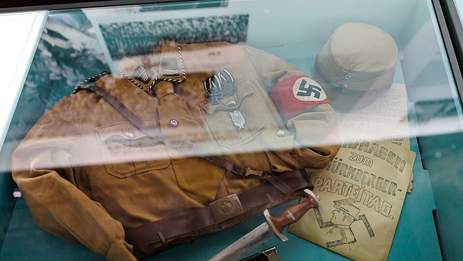 Von 1933 bis 1938 inszenierten die Nationalsozialisten ihre mehrtägigen Parteitage in Nürnberg. Von 1933 bis 1938 inszenierten die Nationalsozialisten ihre mehrtägigen Parteitage in Nürnberg.