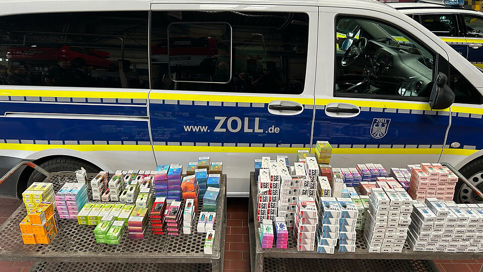 'Wer unversteuerte E-Zigaretten nach Deutschland bringt, muss damit rechnen, dass diese sichergestellt werden“, erklärt Nadine Striegel, Pressesprecherin des Hauptzollamts Regensburg. 'Wer unversteuerte E-Zigaretten nach Deutschland bringt, muss damit rechnen, dass diese sichergestellt werden“, erklärt Nadine Striegel, Pressesprecherin des Hauptzollamts Regensburg.