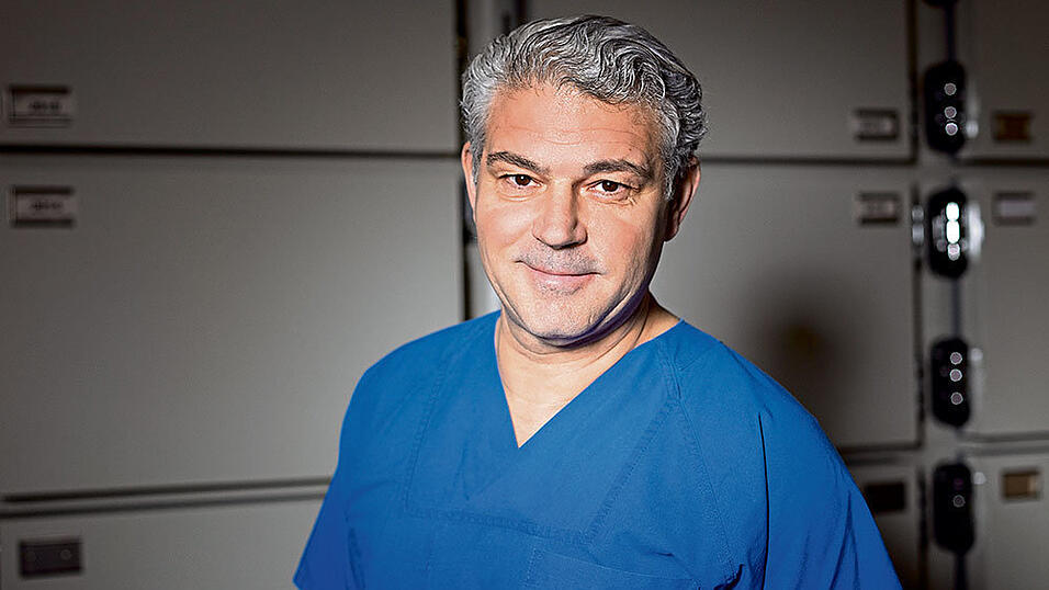 Der Rechtsmediziner und Bestsellerautor ist am 23. Januar 1967 in Kiel geboren, ist verheiratet und Vater von f&uuml;nf Kindern. Er lebt derzeit in Berlin.