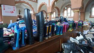 Auch Gummistiefel f&uuml;r Kinder geh&ouml;rten zu den ben&ouml;tigten Hilfsg&uuml;tern nach der Flut. (Archivbild)