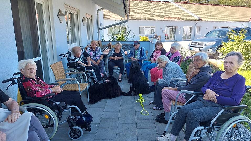 In der ambulanten Tagespflege Rettenbach kommt es zu einer Veränderung. In der ambulanten Tagespflege Rettenbach kommt es zu einer Veränderung.