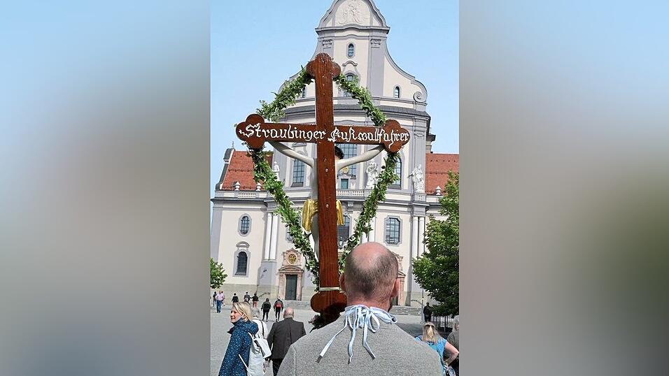 In der Basilika St. Anna in Alt&ouml;tting feiern die Wallfahrer Gottesdienst.