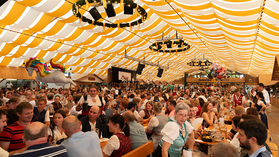 Die Partybilder vom Montag, 12. August 2024, aus dem Festzelt Nothaft. Die Partybilder vom Montag, 12. August 2024, aus dem Festzelt Nothaft.