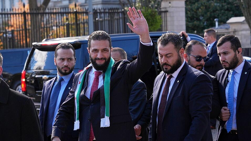 Syriens &Uuml;bergangspr&auml;sident Ahmed al-Scharaa nach seinem Treffen mit US-Pr&auml;sident Trump.