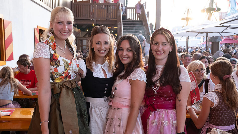 Die Partybilder vom Montag, 14. August 2023, aus dem Festzelt Krönner. Die Partybilder vom Montag, 14. August 2023, aus dem Festzelt Krönner.