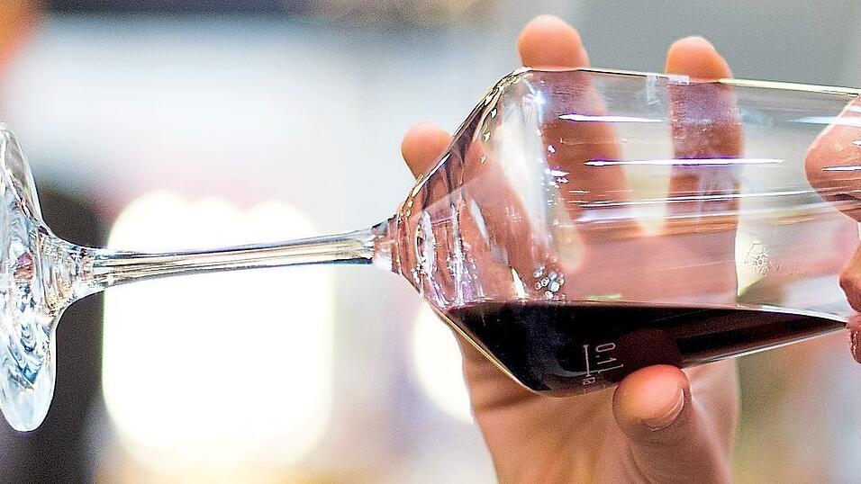 Das Weinfest in Stadtamhof wird in seiner bisherigen Form nicht mehr stattfinden. (Symbolbild) Das Weinfest in Stadtamhof wird in seiner bisherigen Form nicht mehr stattfinden. (Symbolbild)