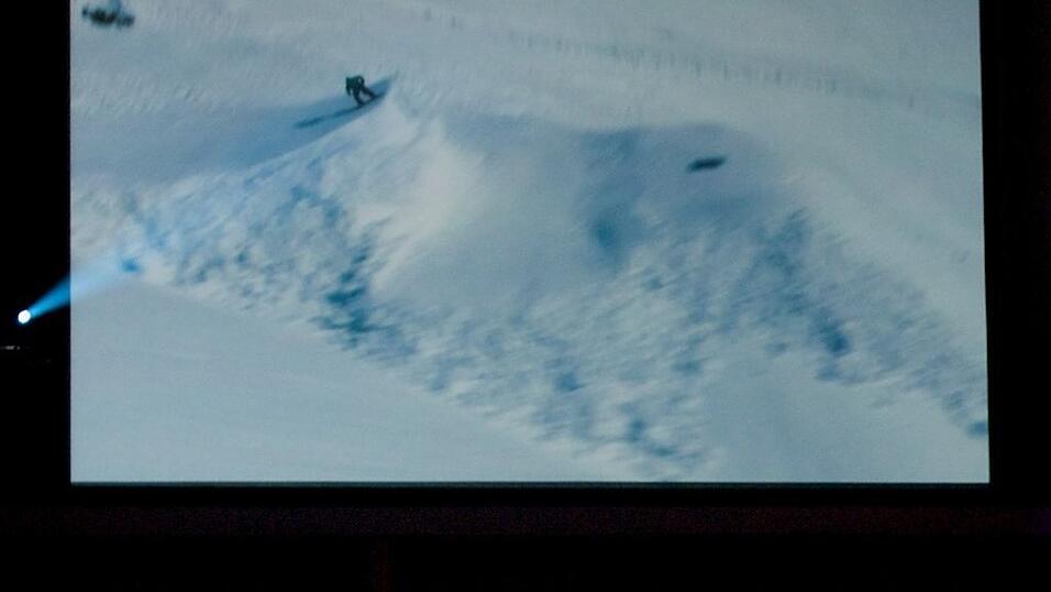 Rund 4000 Boarderfreunde feierten bei der Weltpremiere des neuesten Films von Isenseven, 'Let's go get lost' in M&uuml;nchen.