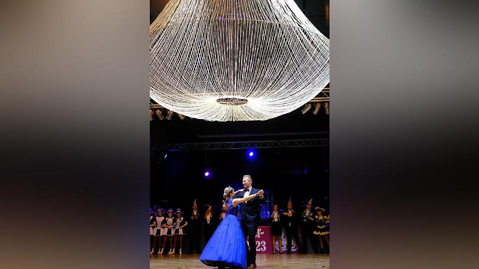 Der Künstlerball bot ein großes Showprogramm. Der Künstlerball bot ein großes Showprogramm.