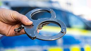 Die Verd&auml;chtigen sitzen in Untersuchungshaft. (Symbolbild)