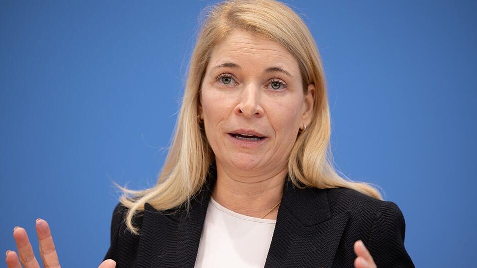 Evelyn Palla leitete bisher die Bahnsparte DB Regio - und wird nun Chefin der Deutschen Bahn als erste Frau in der Konzerngeschichte. (Archivbild)