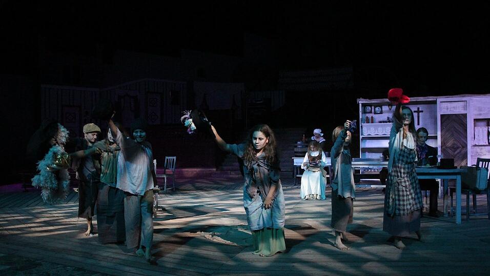 Die j&uuml;ngsten FSGler rufen: 'Europa, wir weben dein Leichentuch, wir weben hinein den dreifachen Fluch.'