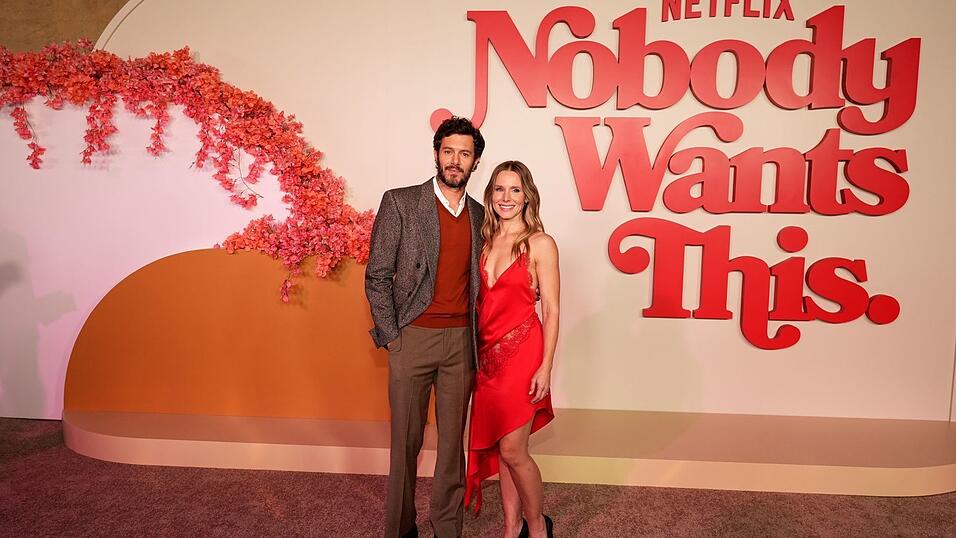 Adam Brody (l) und Kristen Bell sind die Hauptdarsteller in «Nobody Wants This». (Archivbild) Adam Brody (l) und Kristen Bell sind die Hauptdarsteller in «Nobody Wants This». (Archivbild)