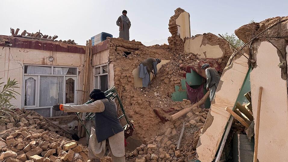 Bei dem Erdbeben in Afghanistan gab es viele Tote.